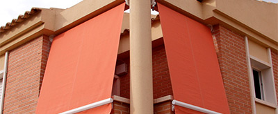 Instalacion de toldos verticales stor en Badalona.